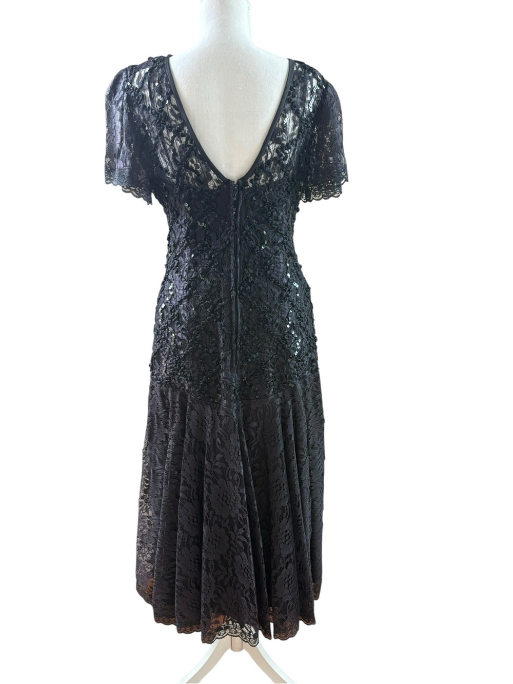 HW Collections Elegant Black Lace and Sequin Evening Dress, Size 8 - Picture 5 of 11